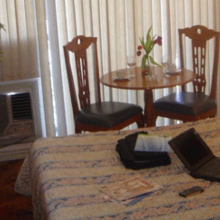 Citadel Inn Makati Макати Экстерьер фото