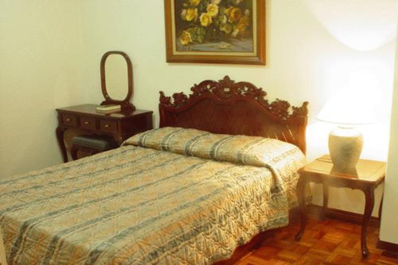 Citadel Inn Makati Макати Экстерьер фото
