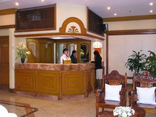 Citadel Inn Makati Макати Экстерьер фото